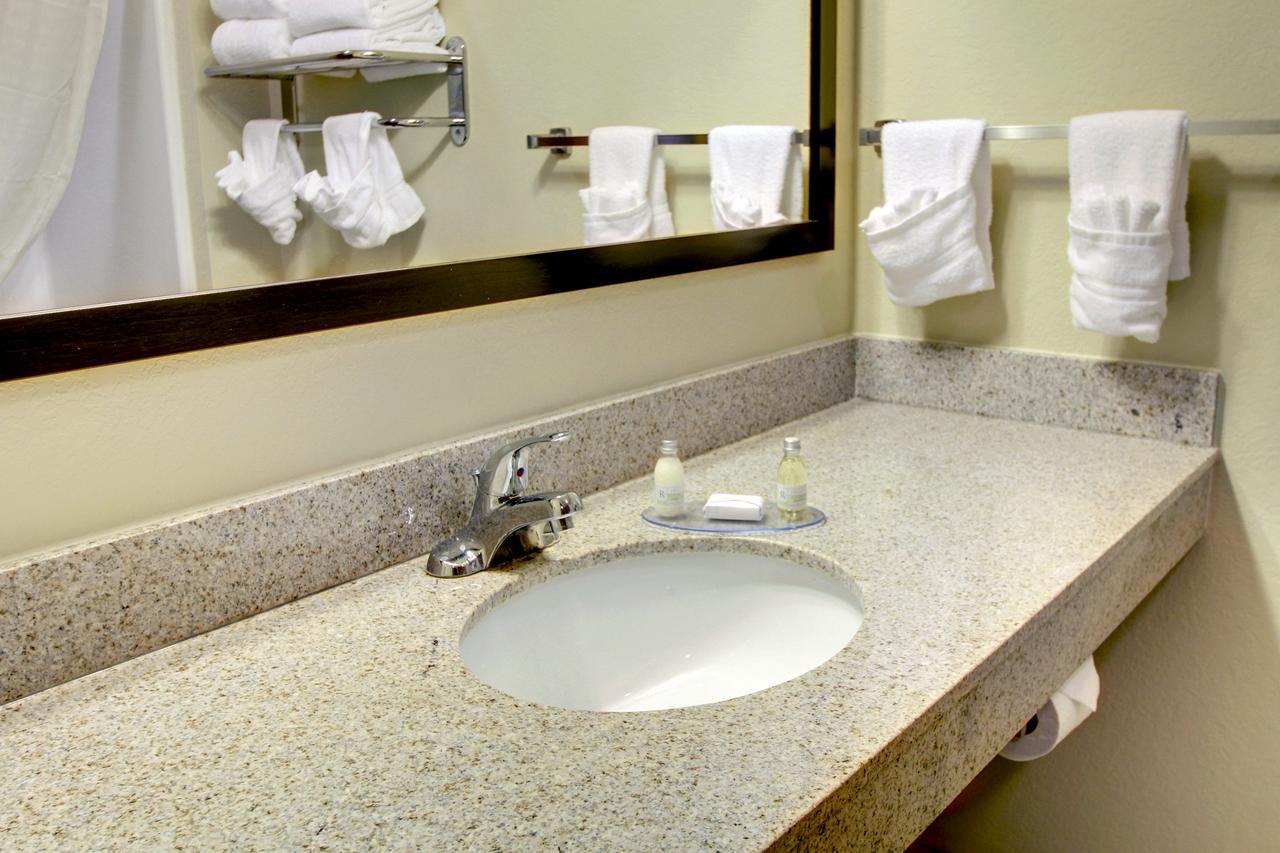 Cobblestone Inn And Suites - Eaton 외부 사진