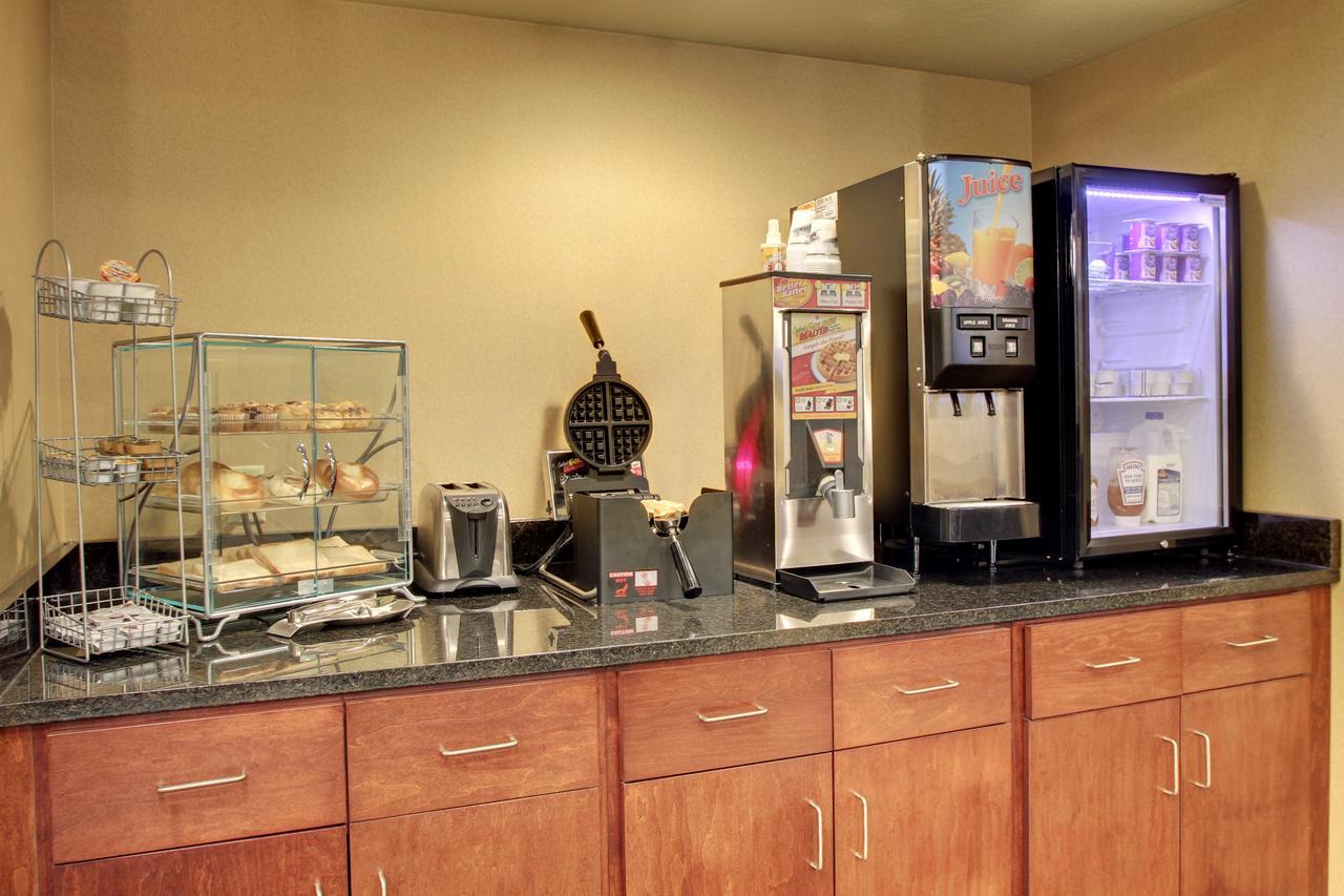 Cobblestone Inn And Suites - Eaton 외부 사진